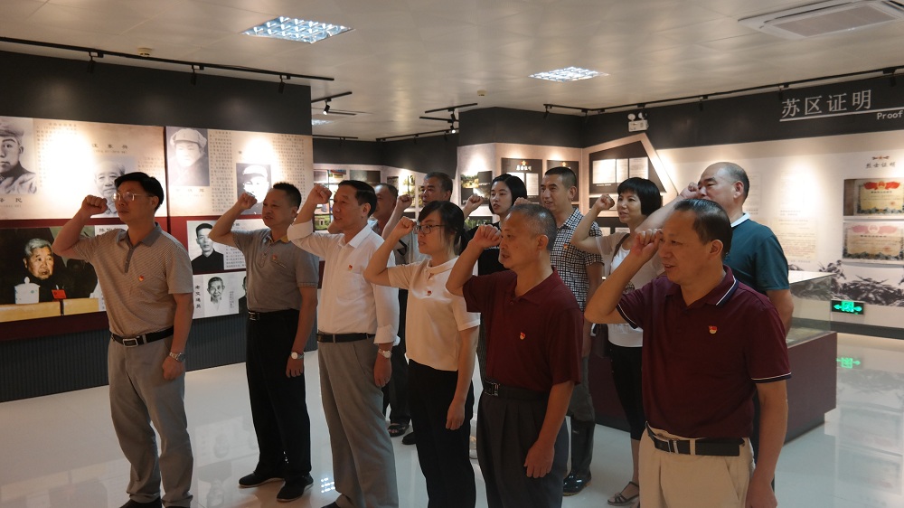 ���˴�ί����ص�֧�� ӭ����һ��������ʷ�������ҡ�ǿ����